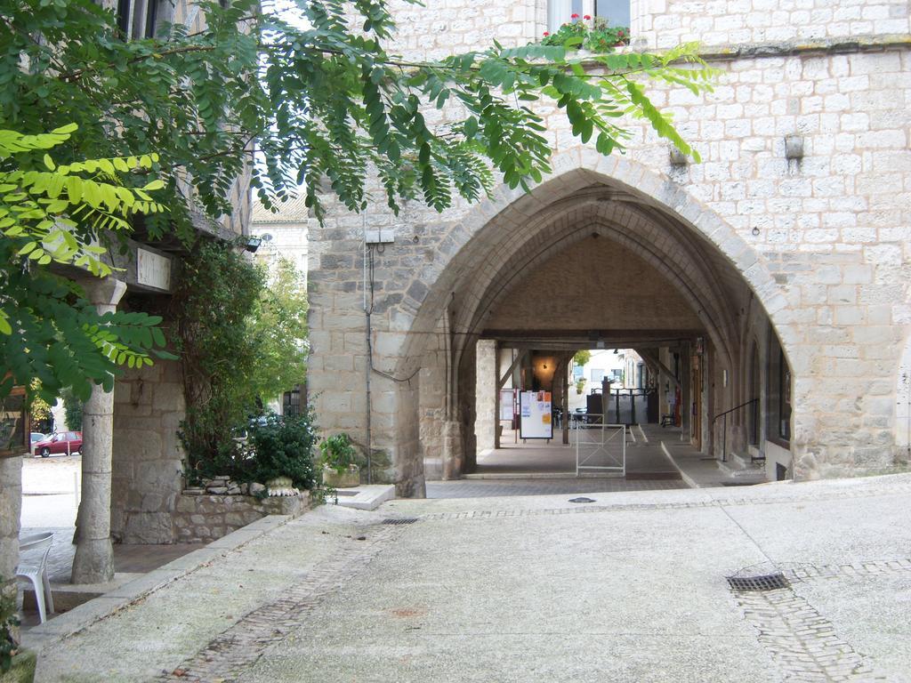 Petit Gite Des Augustins 蒙弗朗坎 外观 照片